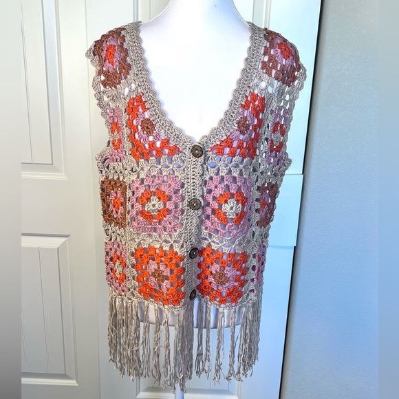 NWT Umgee V-Neck “Celeste” Color Block Taupe Button Detail Crochet Vest Sz Small - Picture 2 of 14